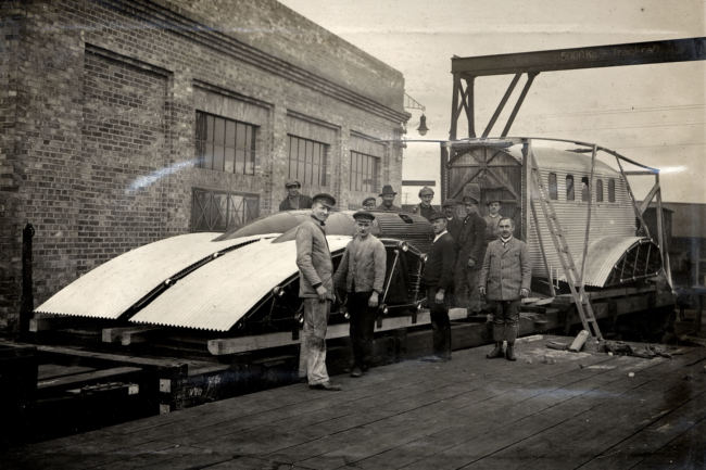 Verladung von Mittelstück und Motorseitenstücken einer G 24