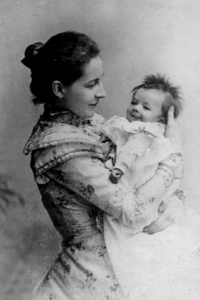 Therese Junkers mit Tochter Herta