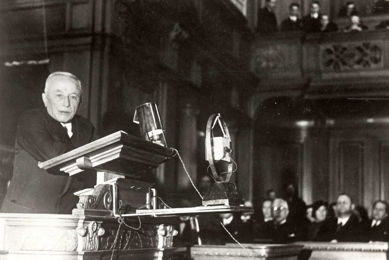 Prof. Junkers bei seinem letzten Vortrag im „Haus der Technik" in Essen 11.10.1932