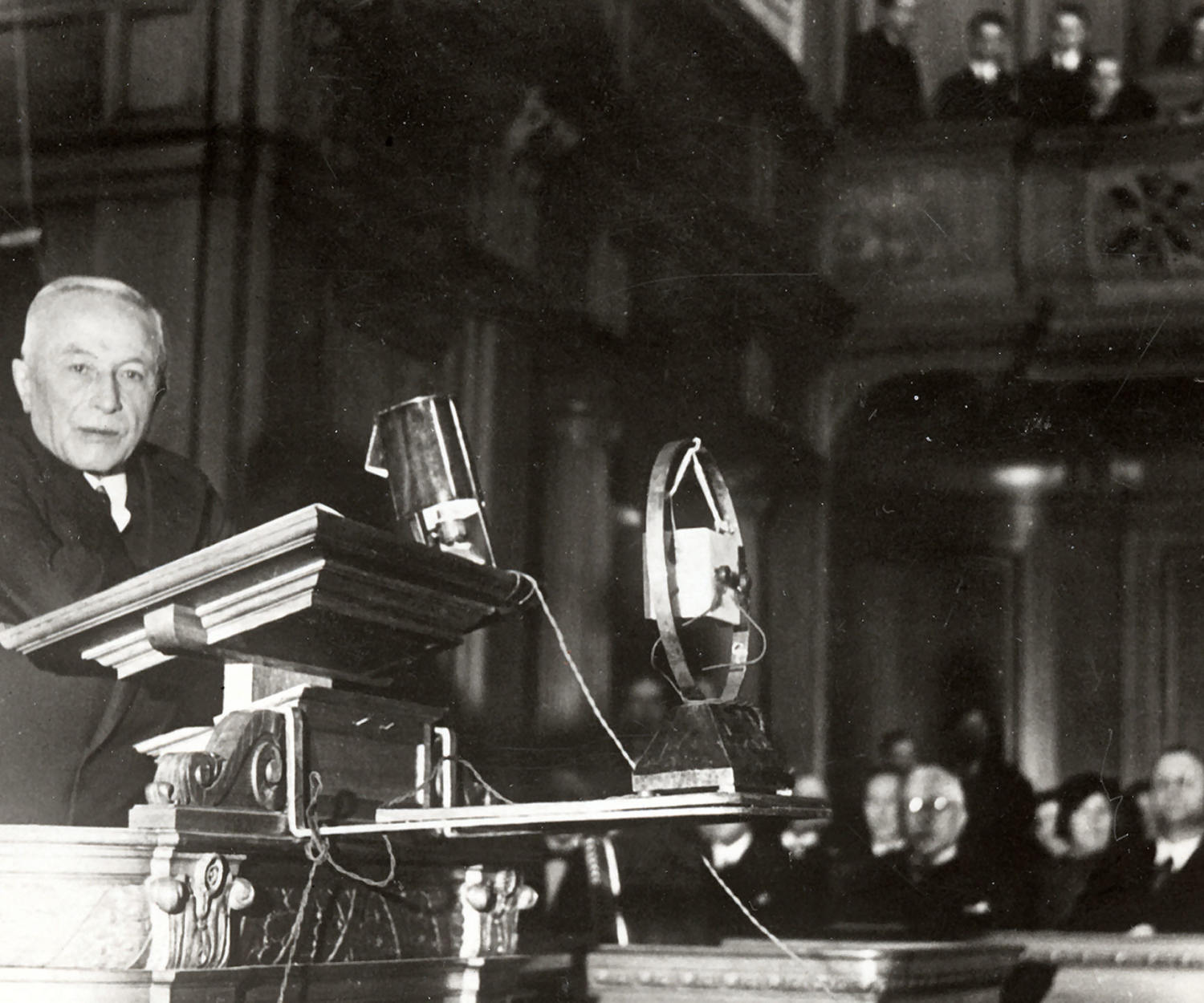 Prof. Junkers bei seinem letzten Vortrag im „Haus der Technik" in Essen 11.10.1932