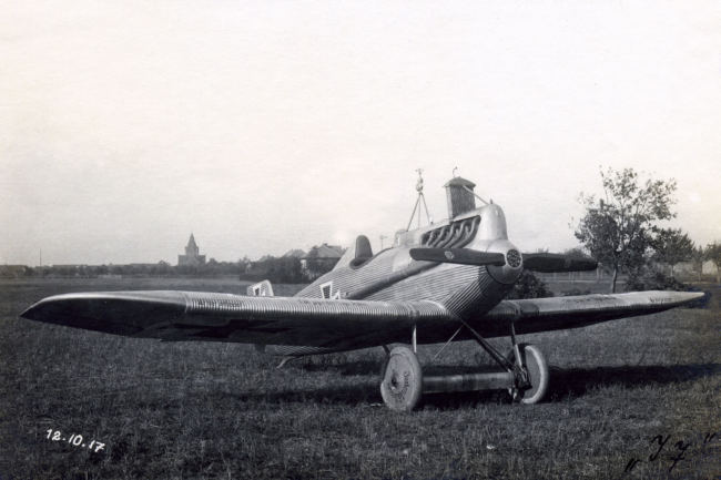 Junkers J 7 mit kurzen Querrudern großer Tiefe