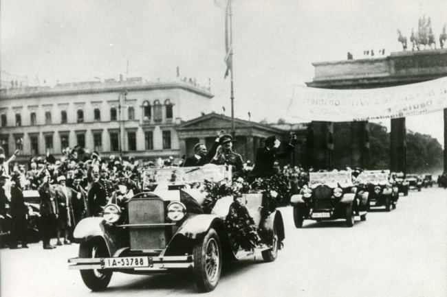 Die Ozeanflieger Köhl, Hünefeld und Fitzmaurice nach Ihrer Rückkehr in Berlin
