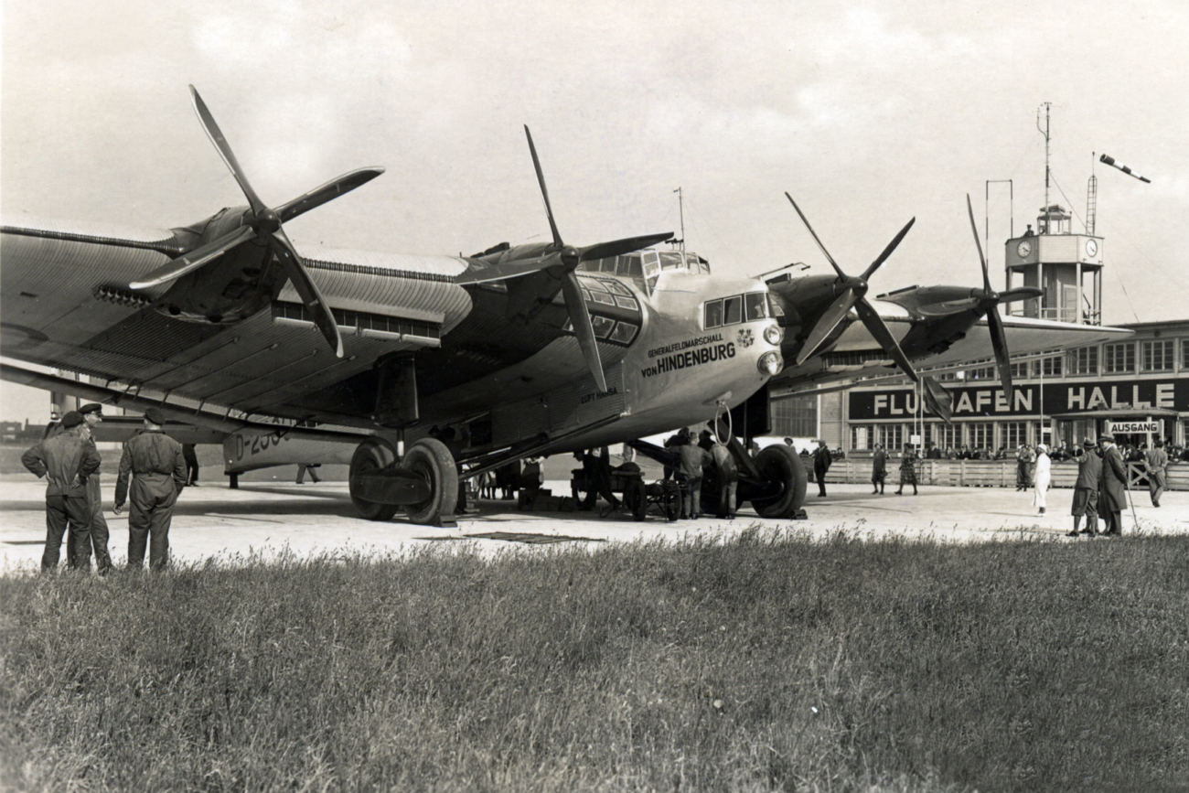 Junkers G 38 D-2500 "Generalfeldmarschall von Hindenburg" auf dem Flughafen Halle-Leipzig
