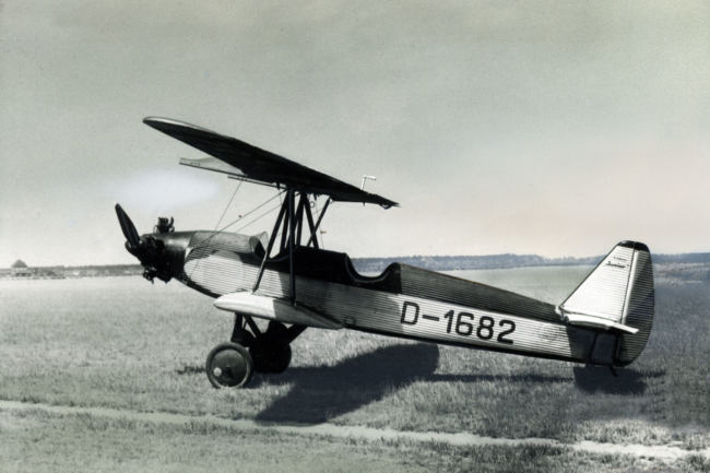Junkers A 50 D-1682 als Versuchsflugzeug mit Flügelsteuerung