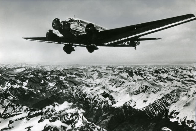 Flug einer Junkers Ju 52/3m über den Alpen