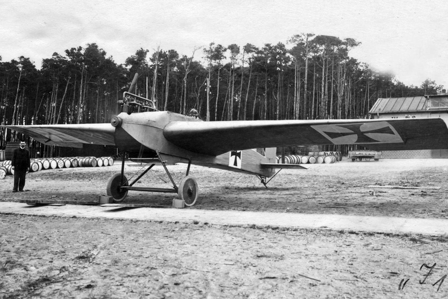 Junkers J 1 am Flugplatz in Döberitz