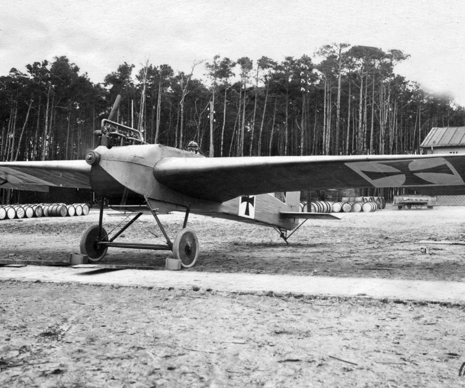Junkers J 1 am Flugplatz in Döberitz