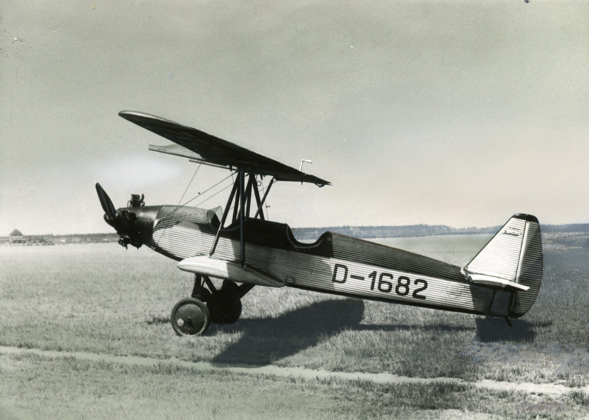 Versuchsflugzeug A 50 mit Flügelsteuerung